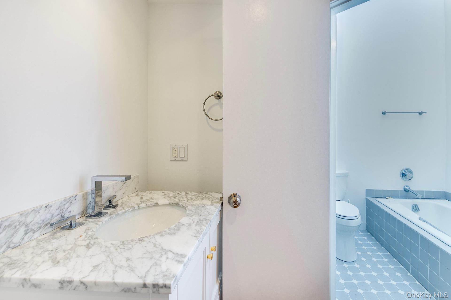 28 Pepperidge Lane, Amagansett, NY 11930