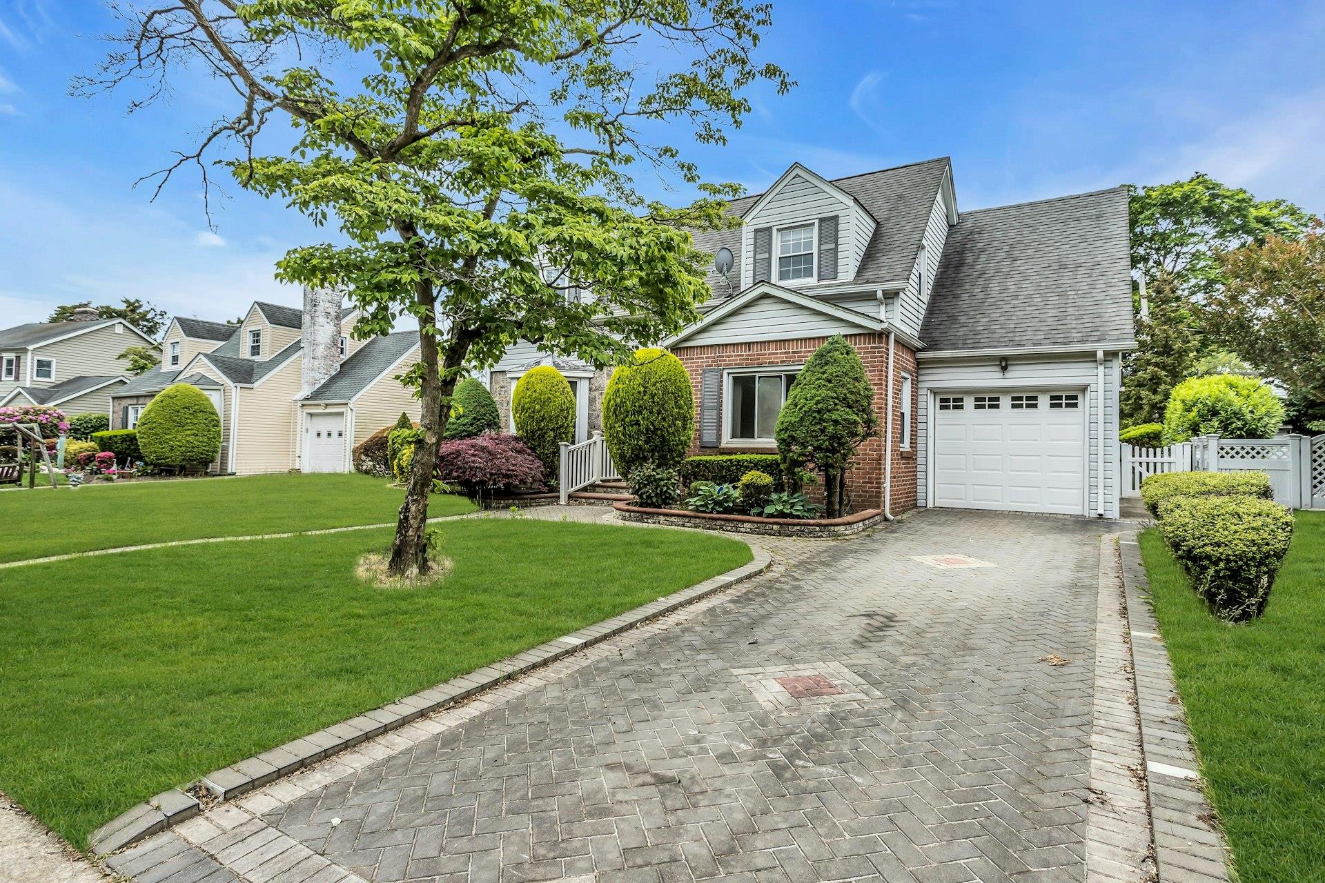 319 Maryland Avenue, Freeport, NY 11520