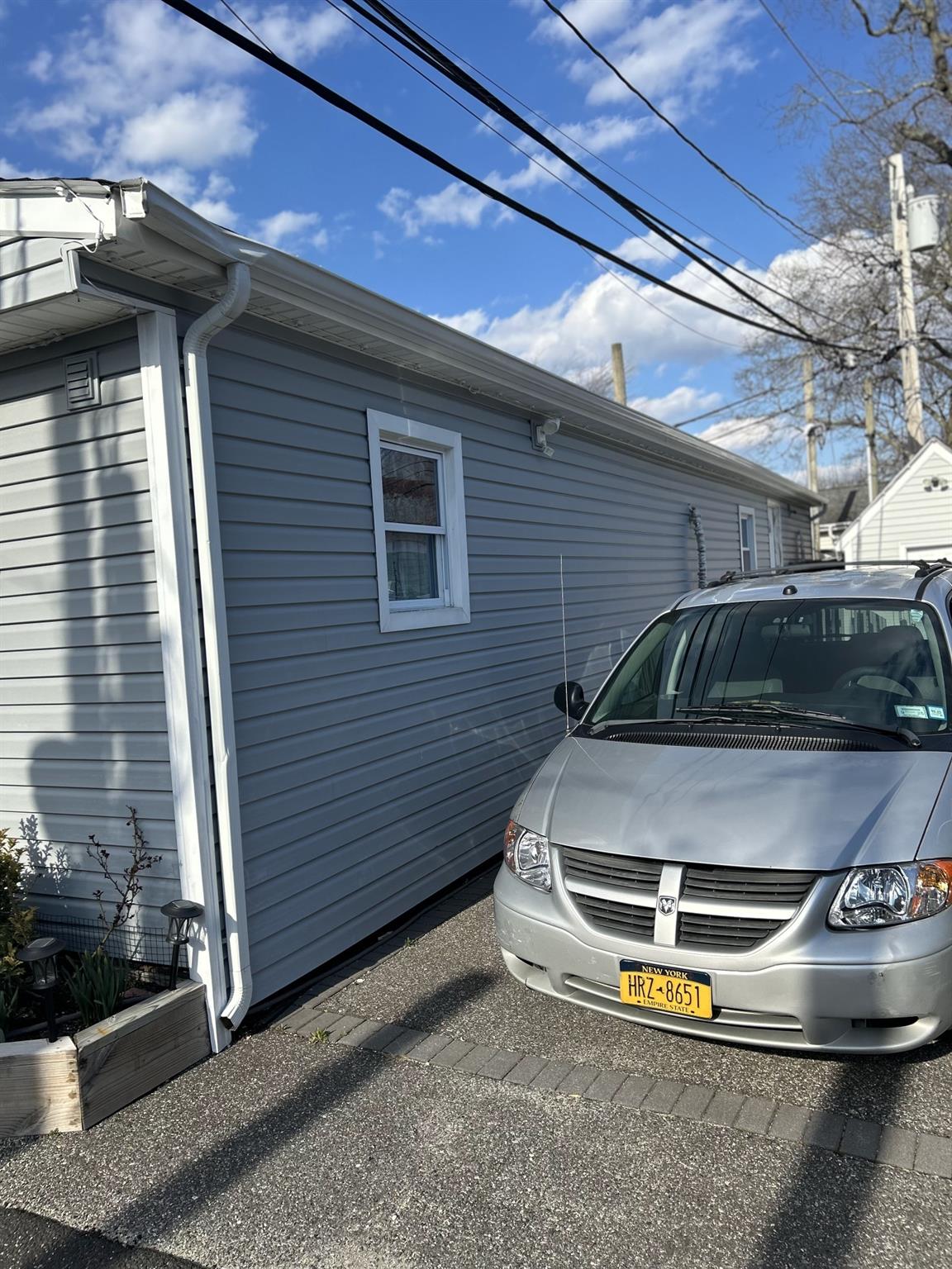 19 Mobile Dr, Bay Shore, NY 11706