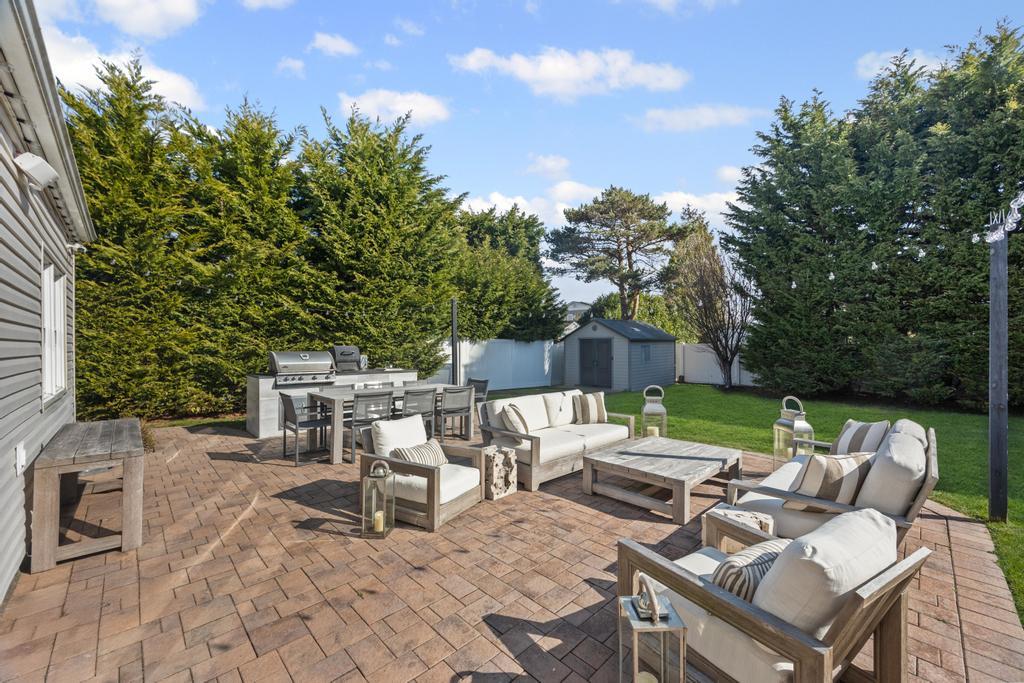 11 Mariners Circle, West Islip, NY 11795