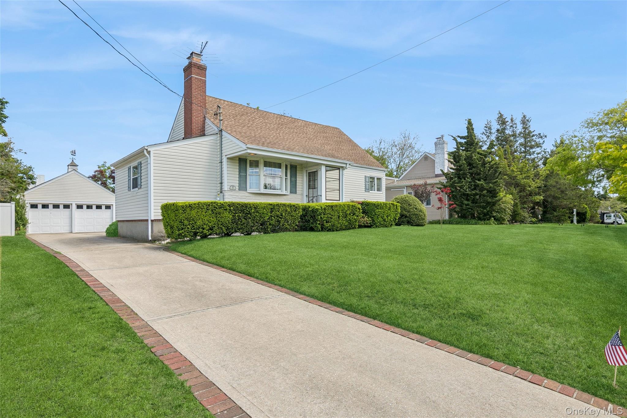 10 Frankel Road, Massapequa, NY 11758