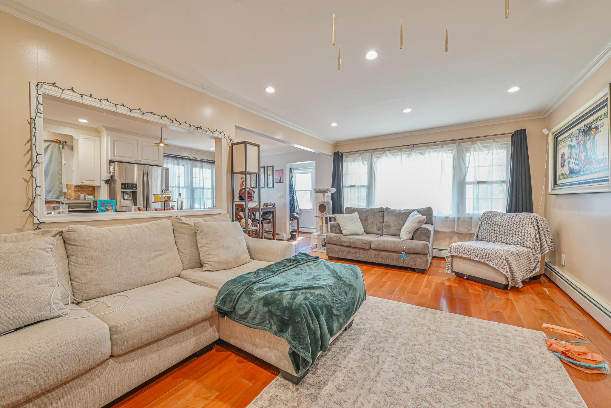 1069 Hastings St, Baldwin, NY 11510