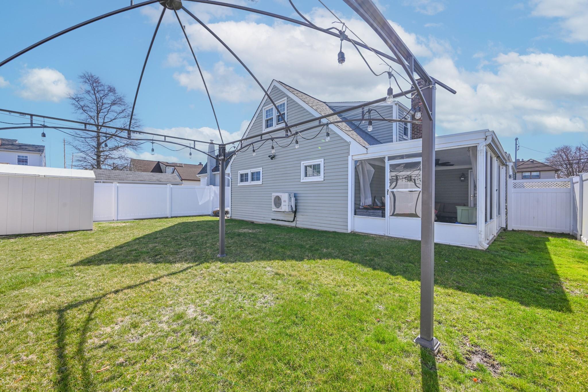 1069 Hastings St, Baldwin, NY 11510