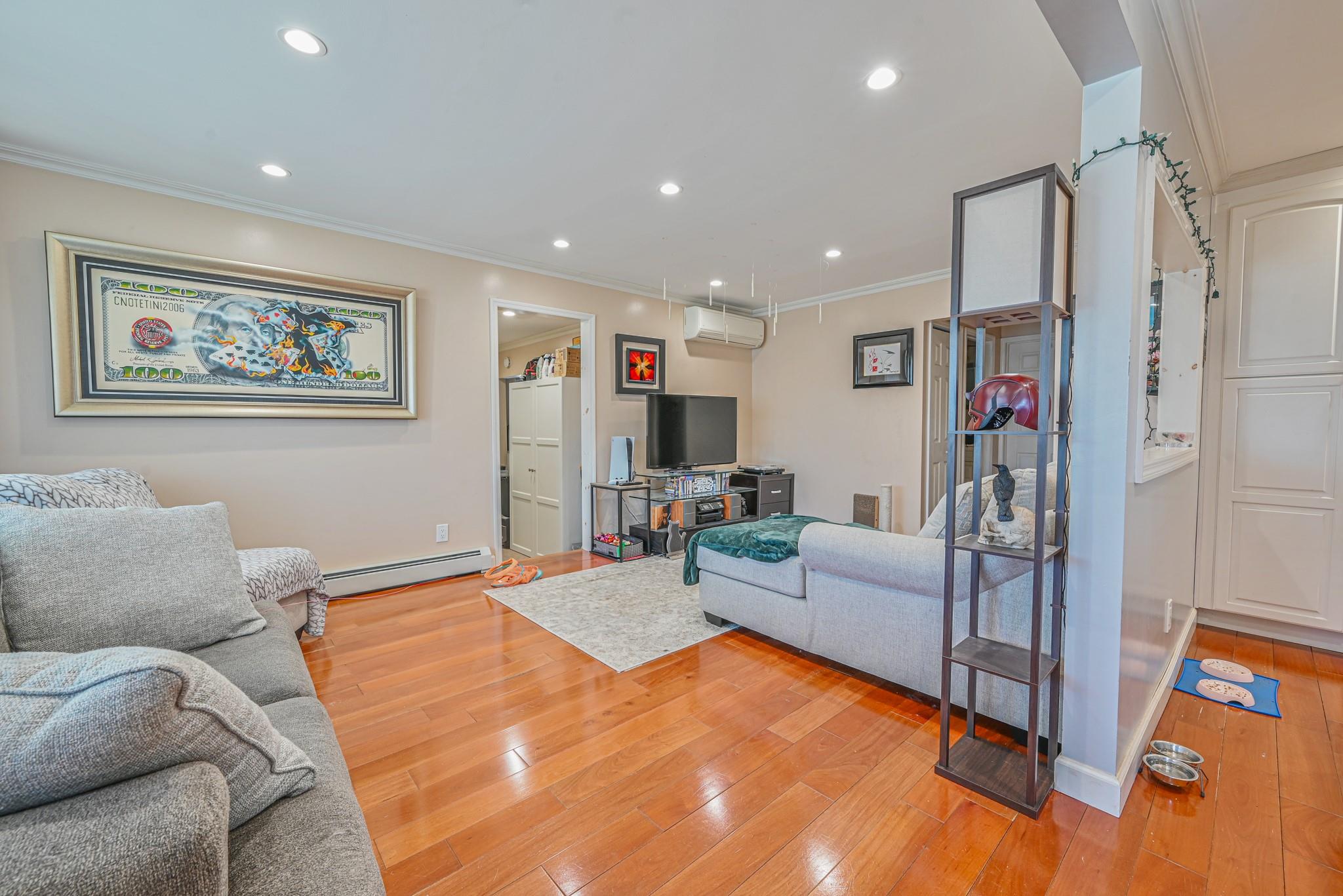 1069 Hastings St, Baldwin, NY 11510