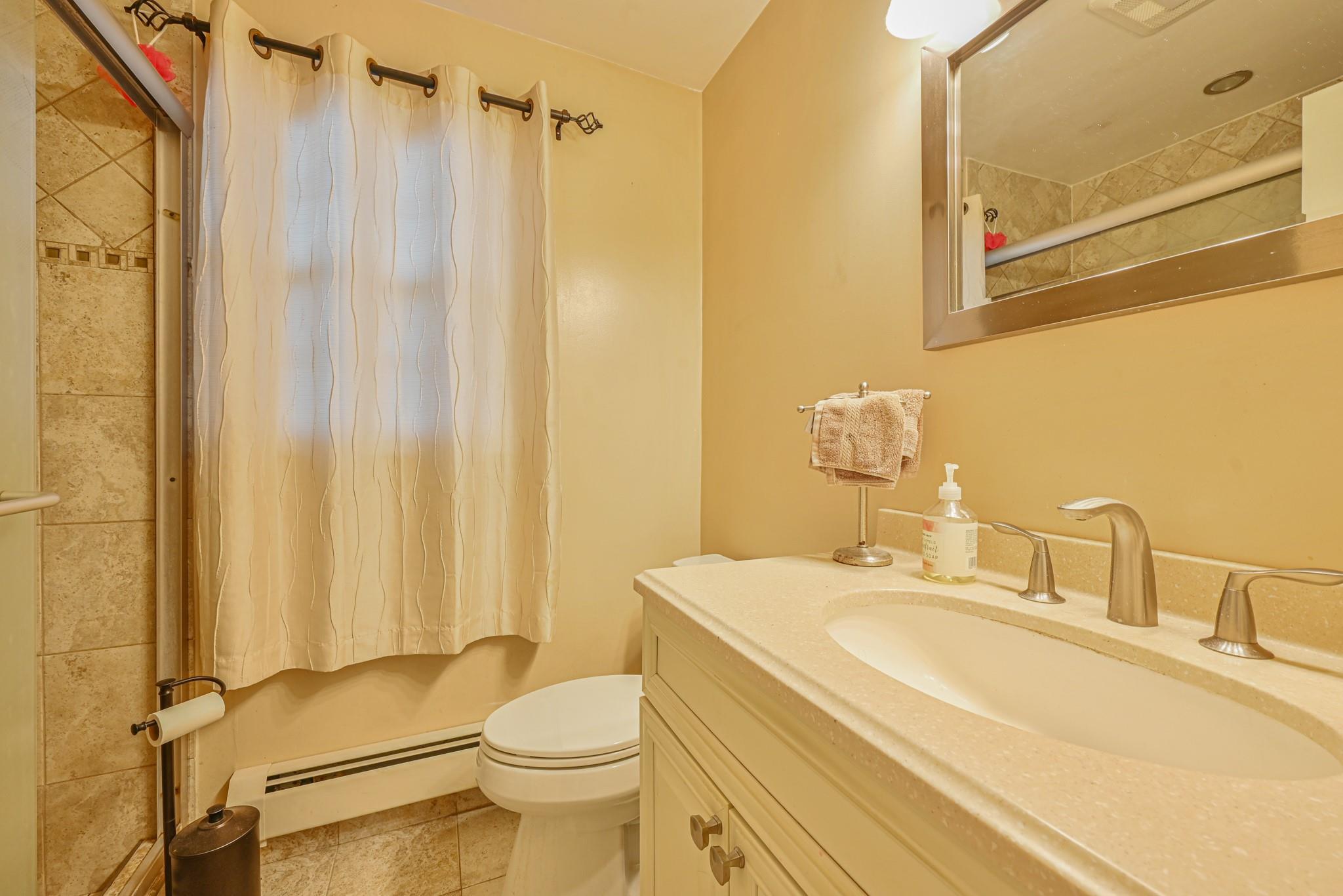 1069 Hastings St, Baldwin, NY 11510