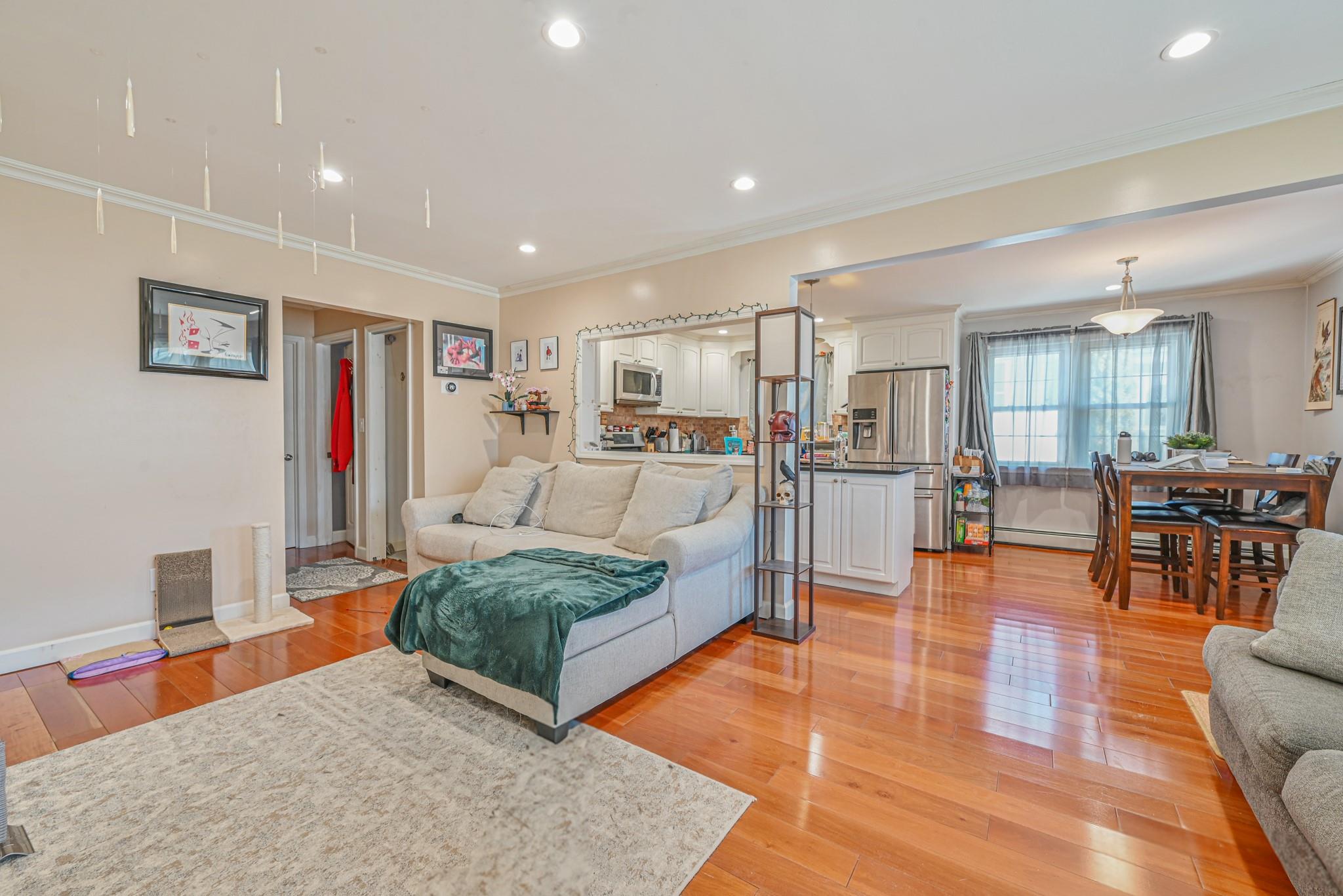 1069 Hastings St, Baldwin, NY 11510