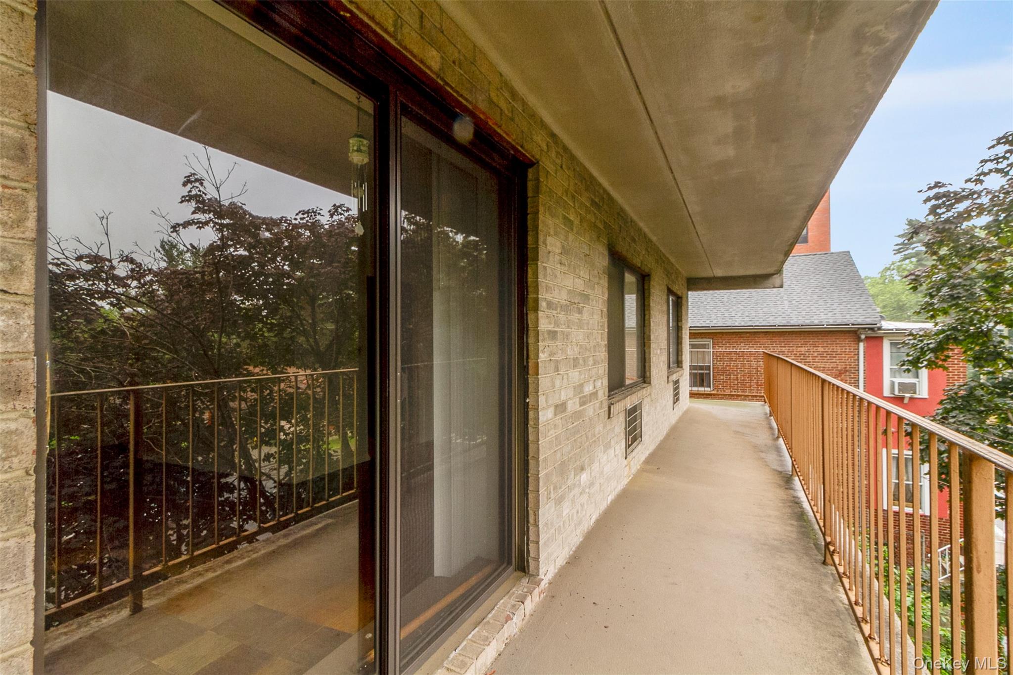 687 Bronx River Road # 2A, Yonkers, NY 10704