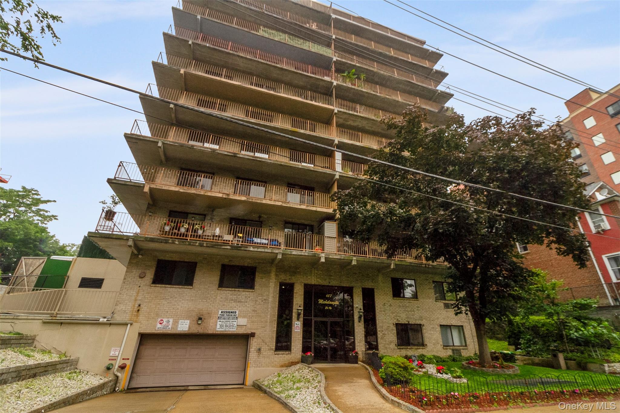 687 Bronx River Road # 2A, Yonkers, NY 10704