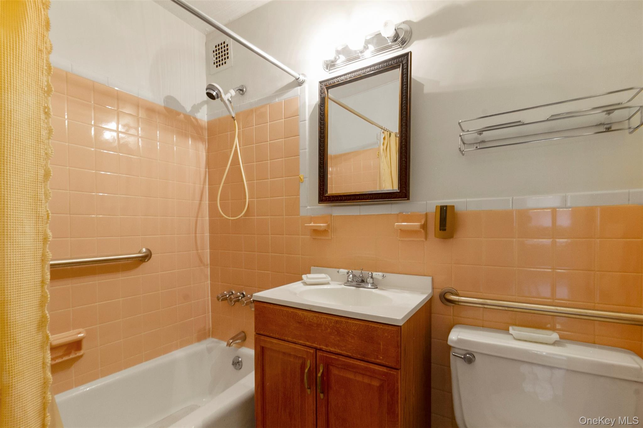 687 Bronx River Road # 2A, Yonkers, NY 10704