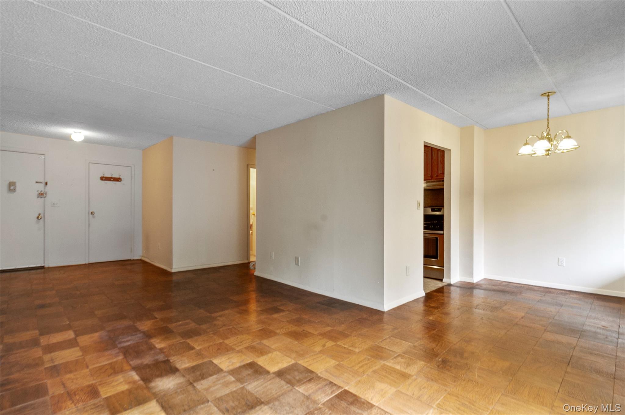 687 Bronx River Road # 2A, Yonkers, NY 10704