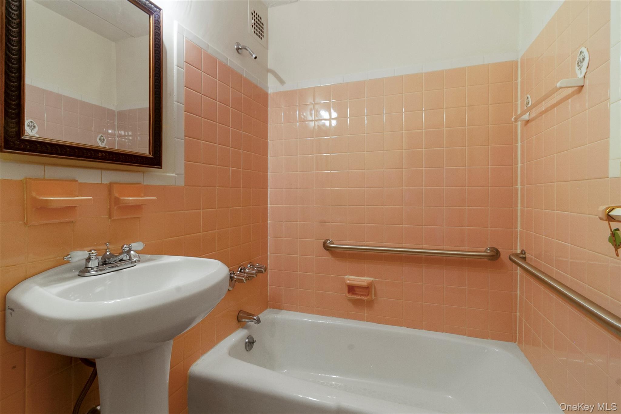 687 Bronx River Road # 2A, Yonkers, NY 10704