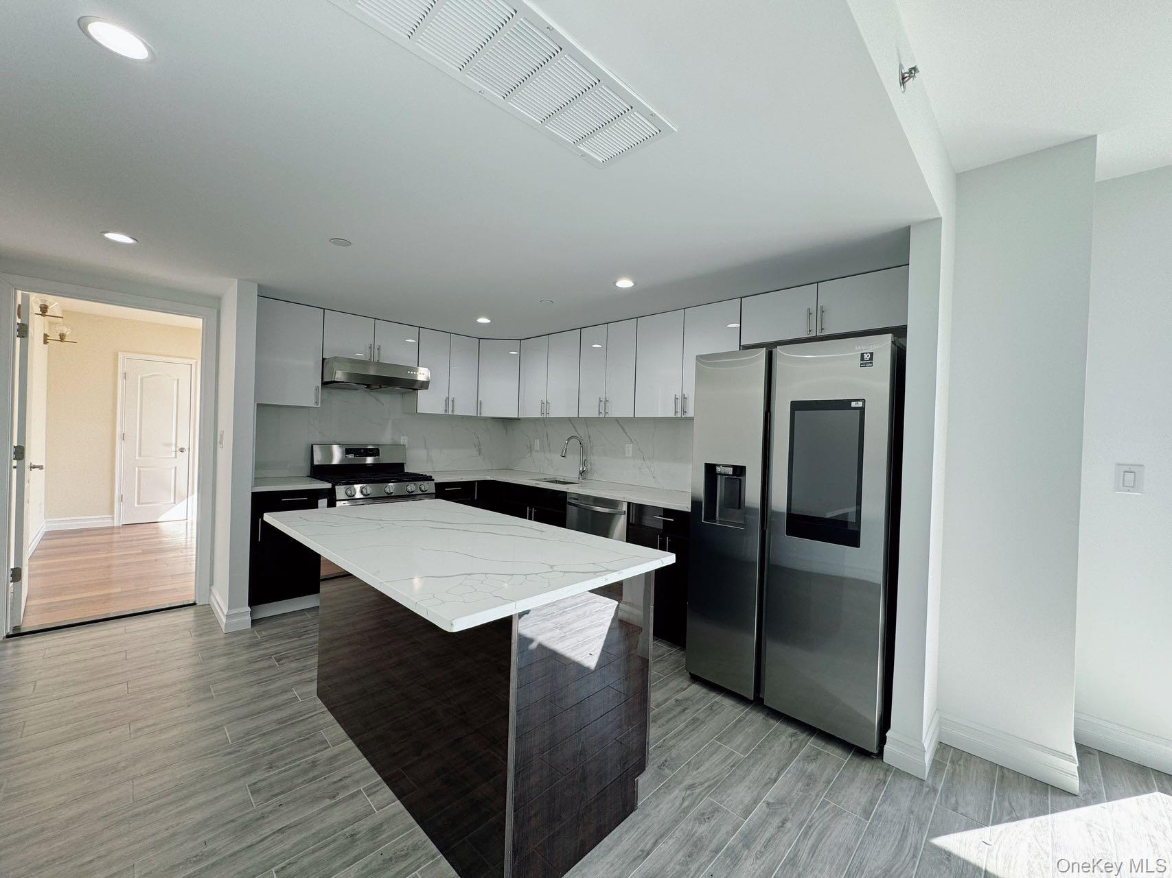 65-18 Austin St # 8H, Rego Park, NY 11374