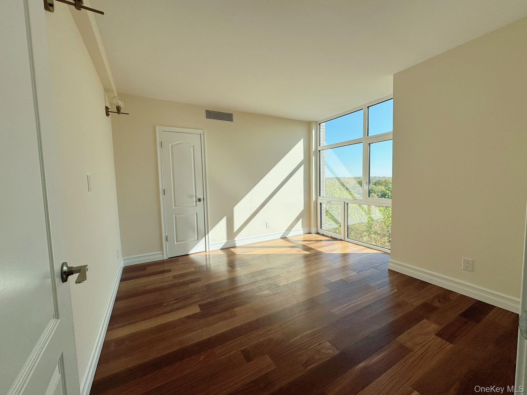 65-18 Austin St # 8H, Rego Park, NY 11374