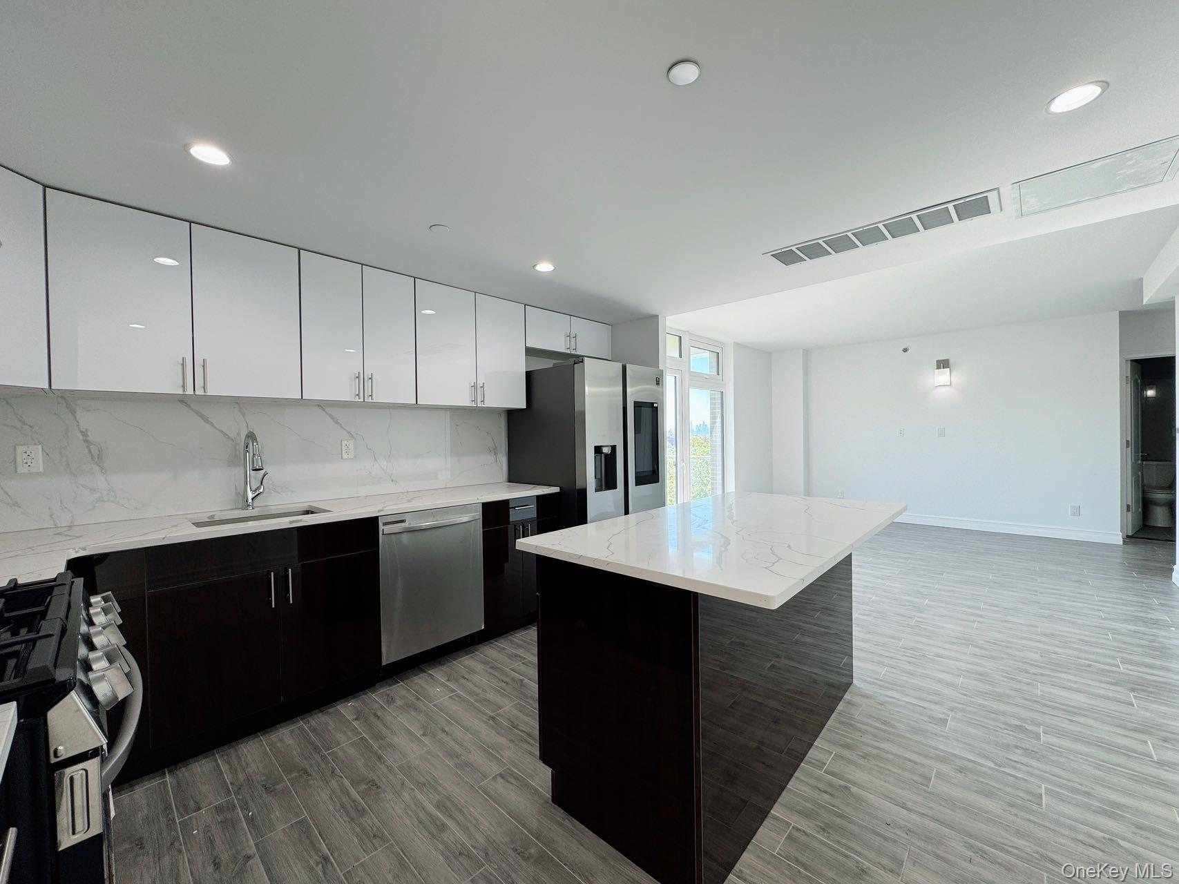 65-18 Austin St # 8H, Rego Park, NY 11374