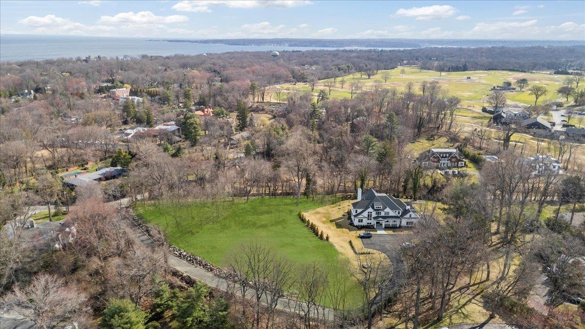 36 Cow Neck Road, Sands Point, NY 11050