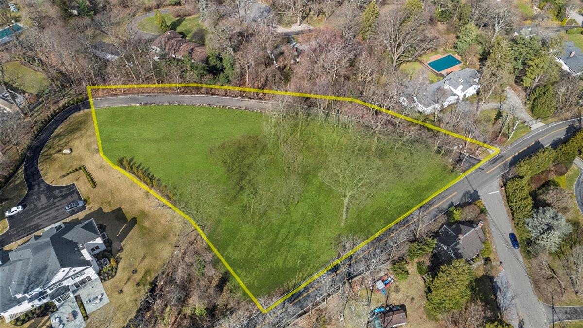 36 Cow Neck Road, Sands Point, NY 11050