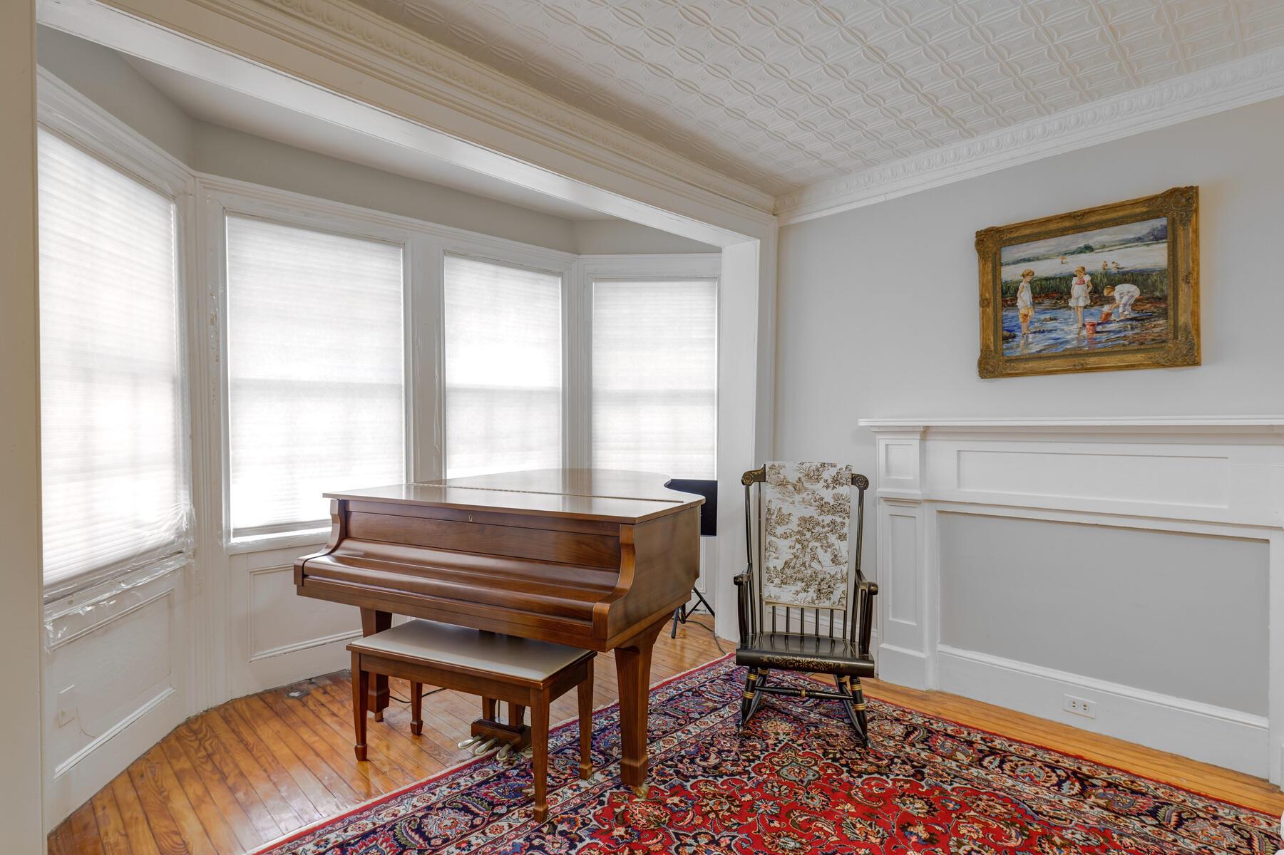 180 Post Road, Old Westbury, NY 11568