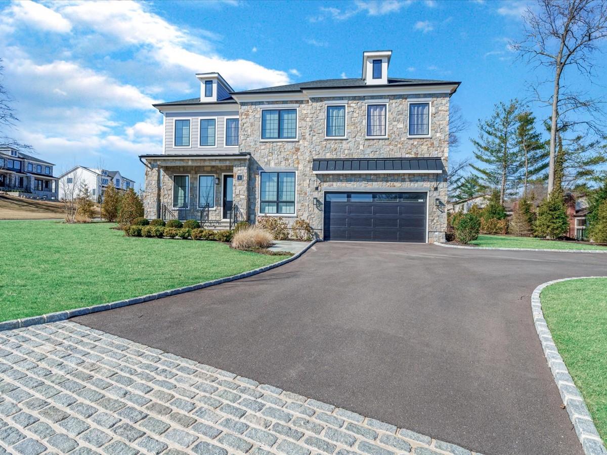 1 Sequoia Circle, Manhasset, NY 11030