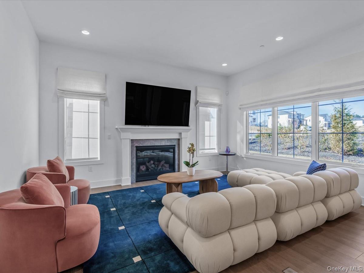 1 Sequoia Circle, Manhasset, NY 11030