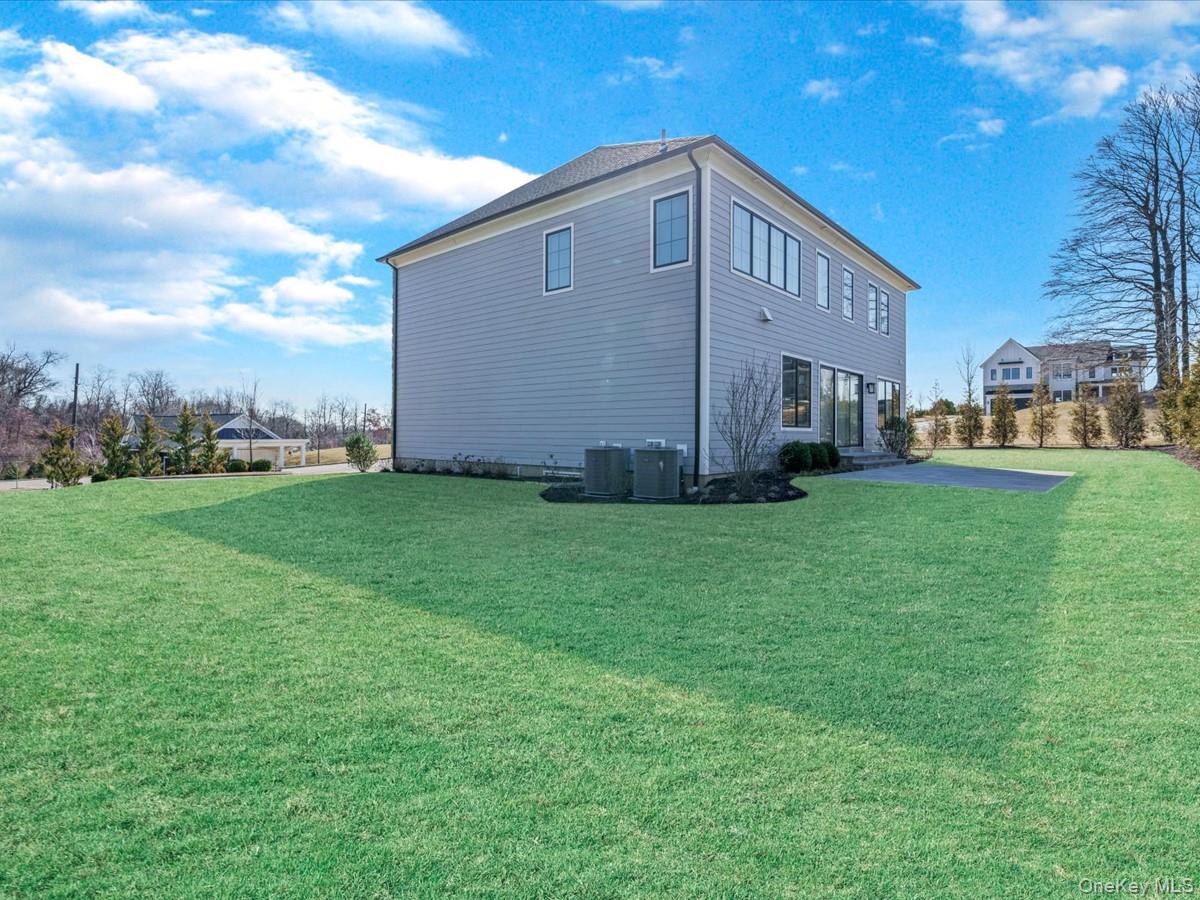 1 Sequoia Circle, Manhasset, NY 11030