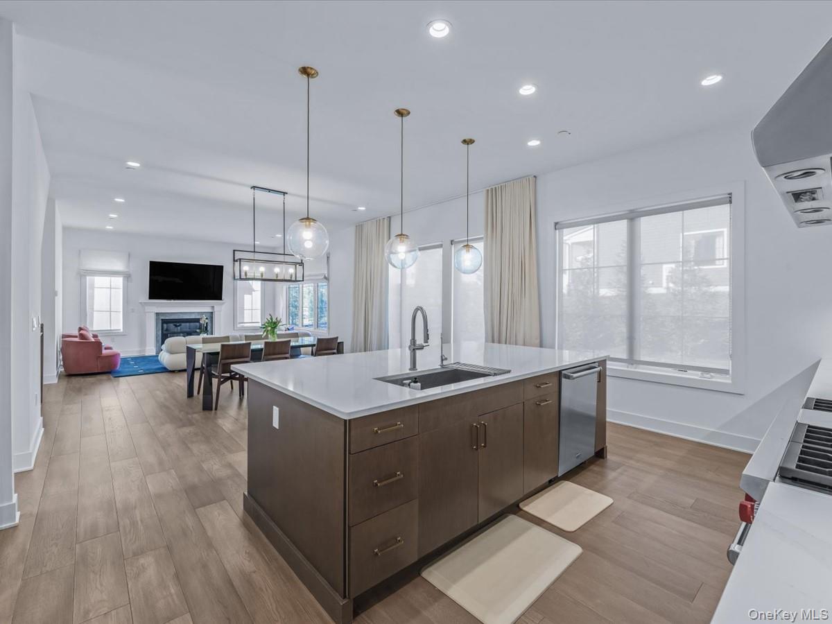 1 Sequoia Circle, Manhasset, NY 11030