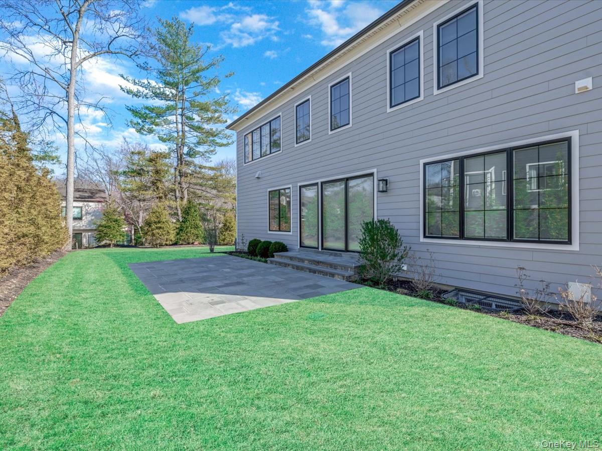 1 Sequoia Circle, Manhasset, NY 11030