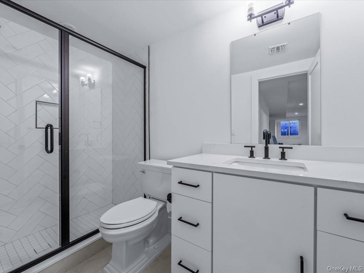 1 Sequoia Circle, Manhasset, NY 11030