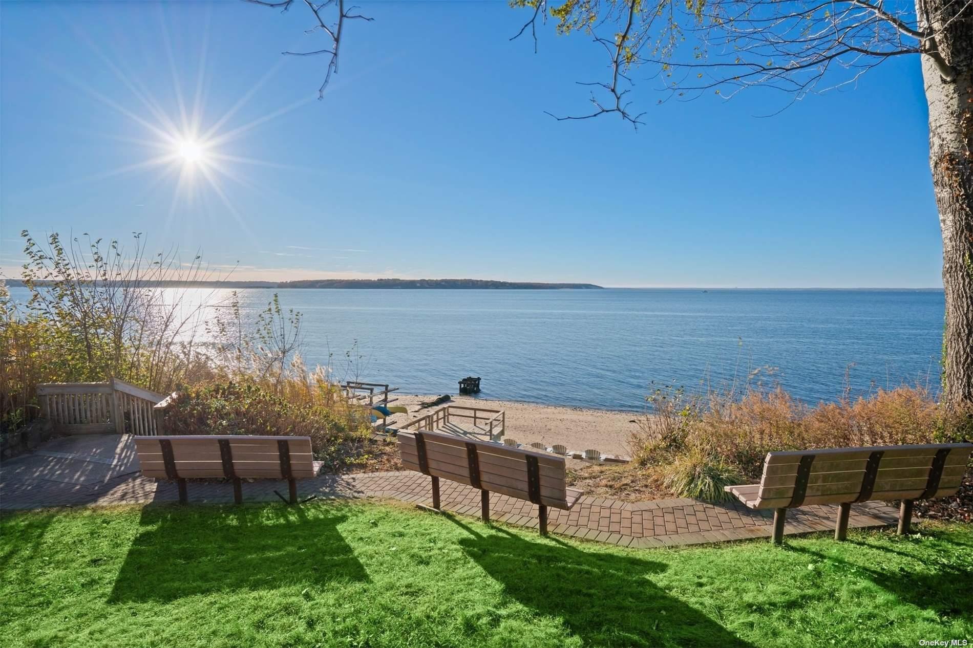 10 Devon Place, Northport, NY 11768