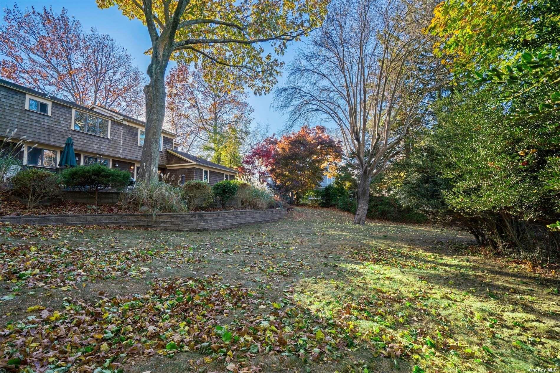 10 Devon Place, Northport, NY 11768