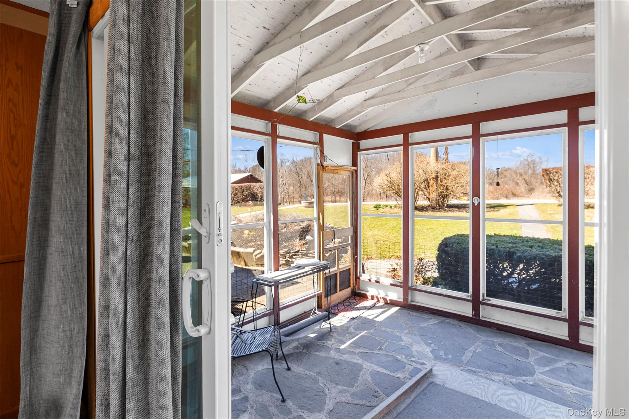 19 Pompeys Cave Road, High Falls, NY 12440