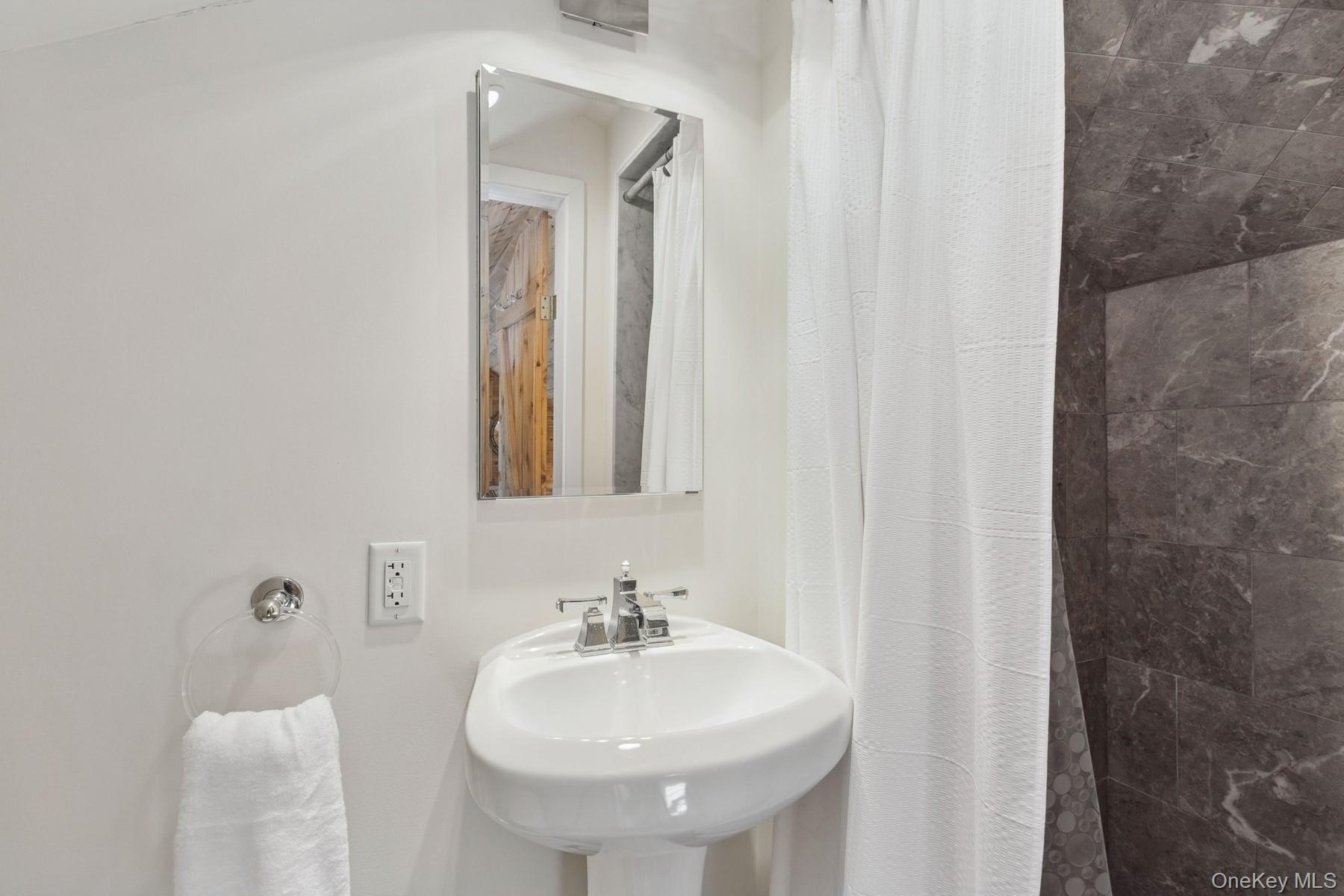 80 Towd Point Road, Southampton, NY 11968