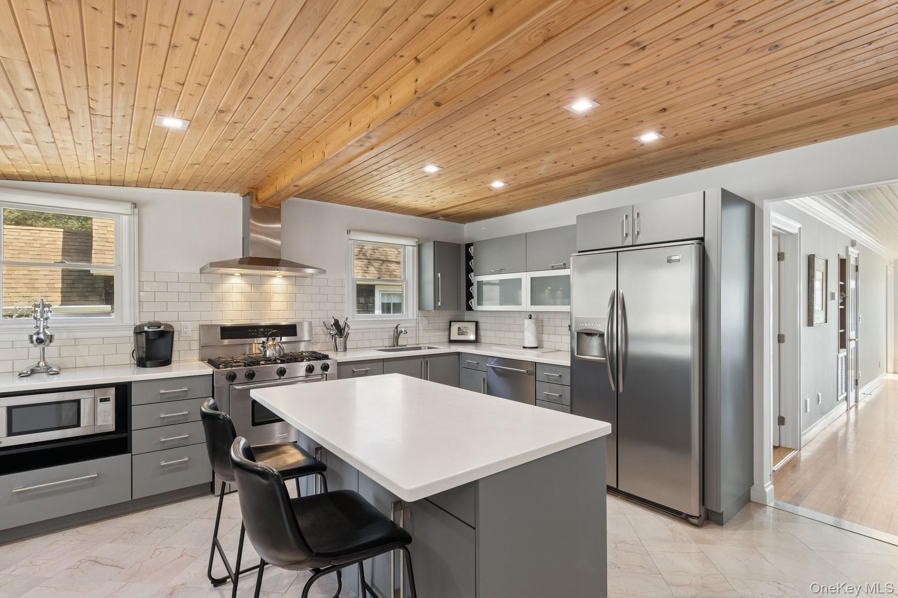 80 Towd Point Road, Southampton, NY 11968