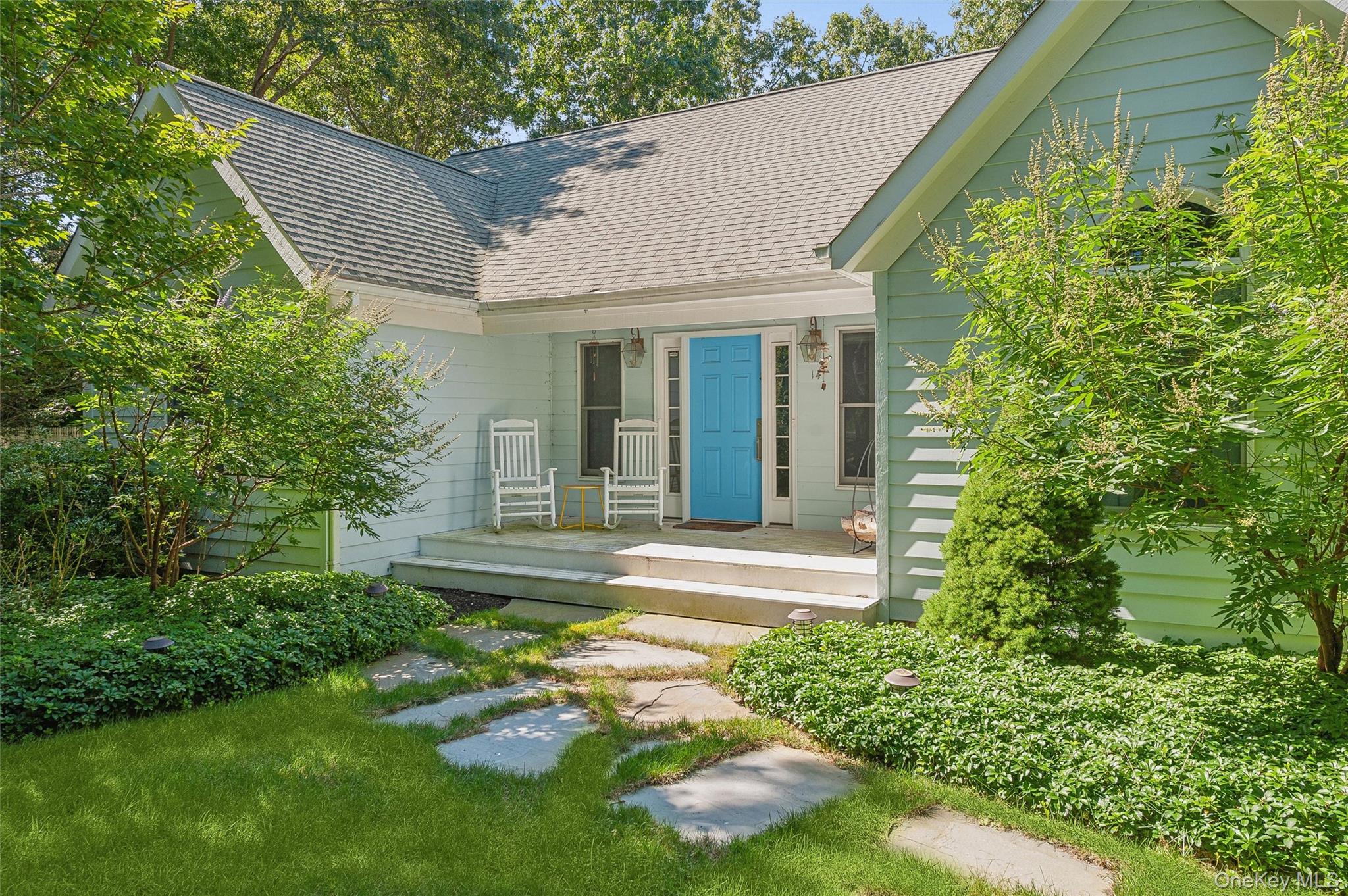 14 Hildreth Road, Hampton Bays, NY 11946