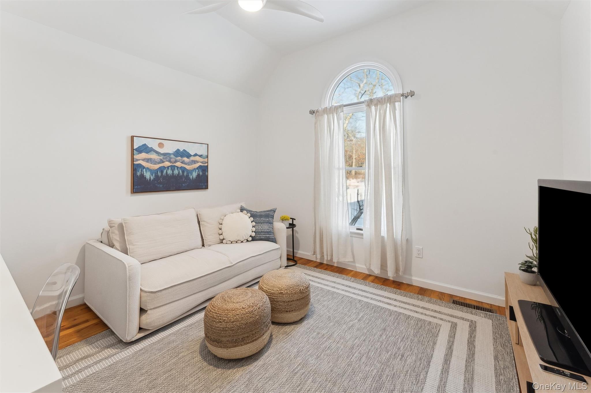 14 Hildreth Road, Hampton Bays, NY 11946