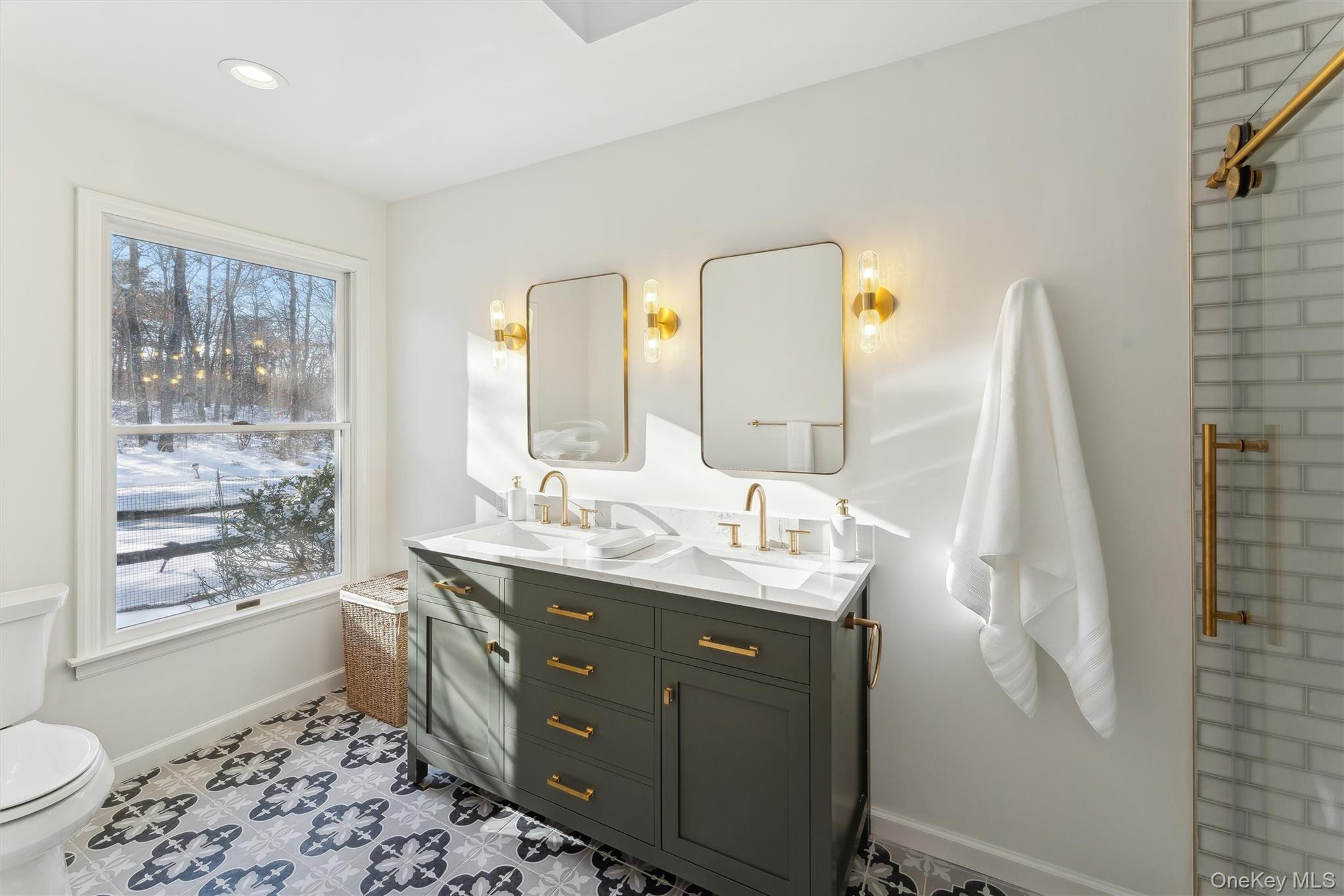 14 Hildreth Road, Hampton Bays, NY 11946