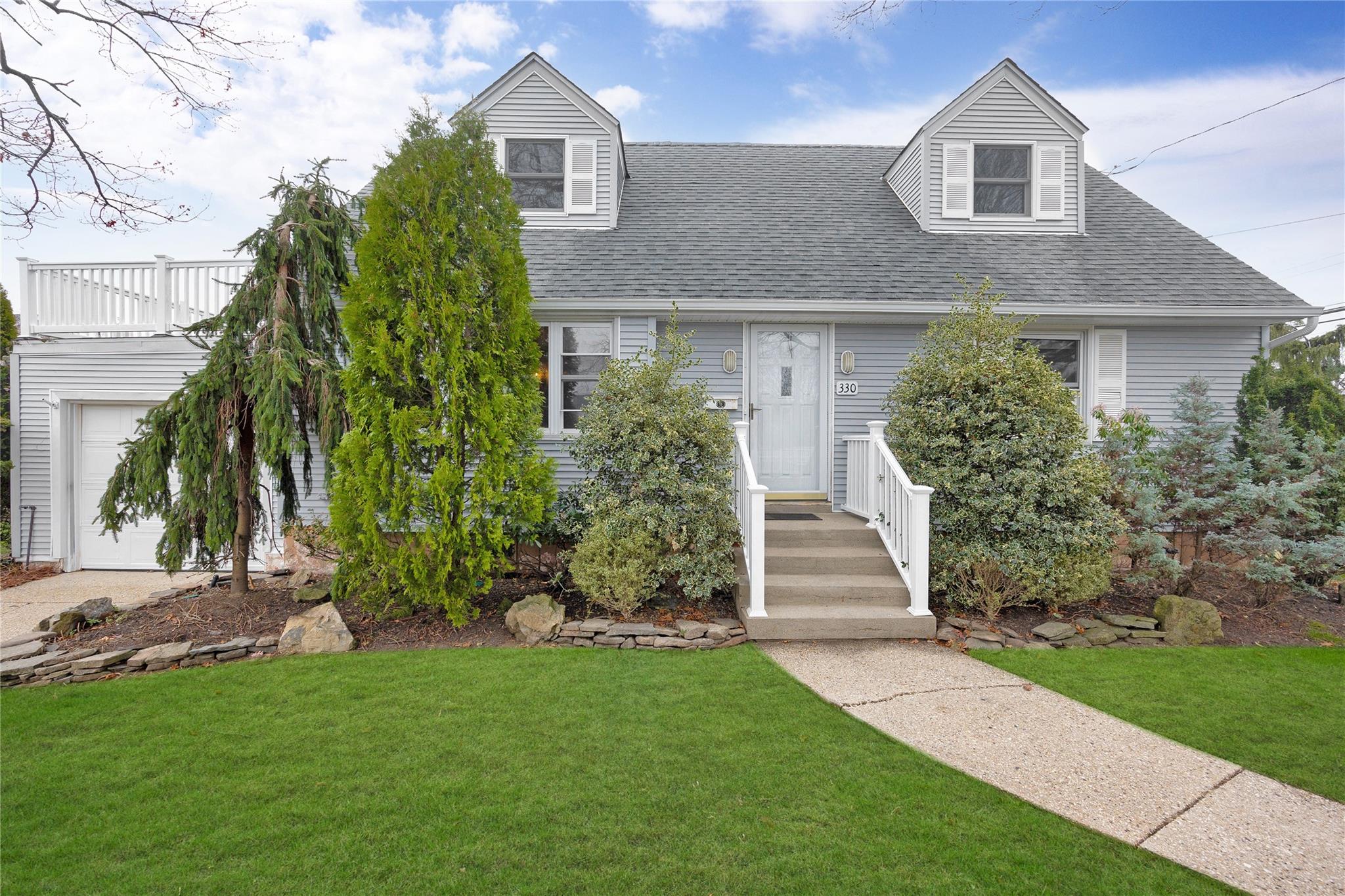 330 Pennsylvania Avenue, Massapequa Park, NY 11762
