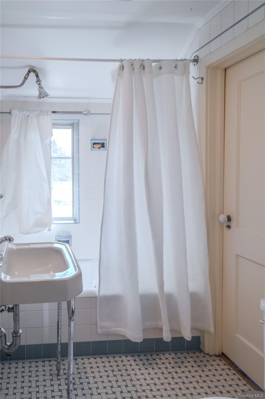 92 Mountain Farm Road, Tuxedo Park, NY 10987