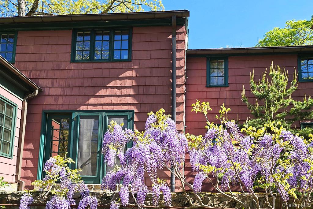 92 Mountain Farm Road, Tuxedo Park, NY 10987