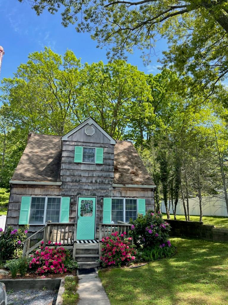 9 Bayview Ct., Poquott, NY 11733