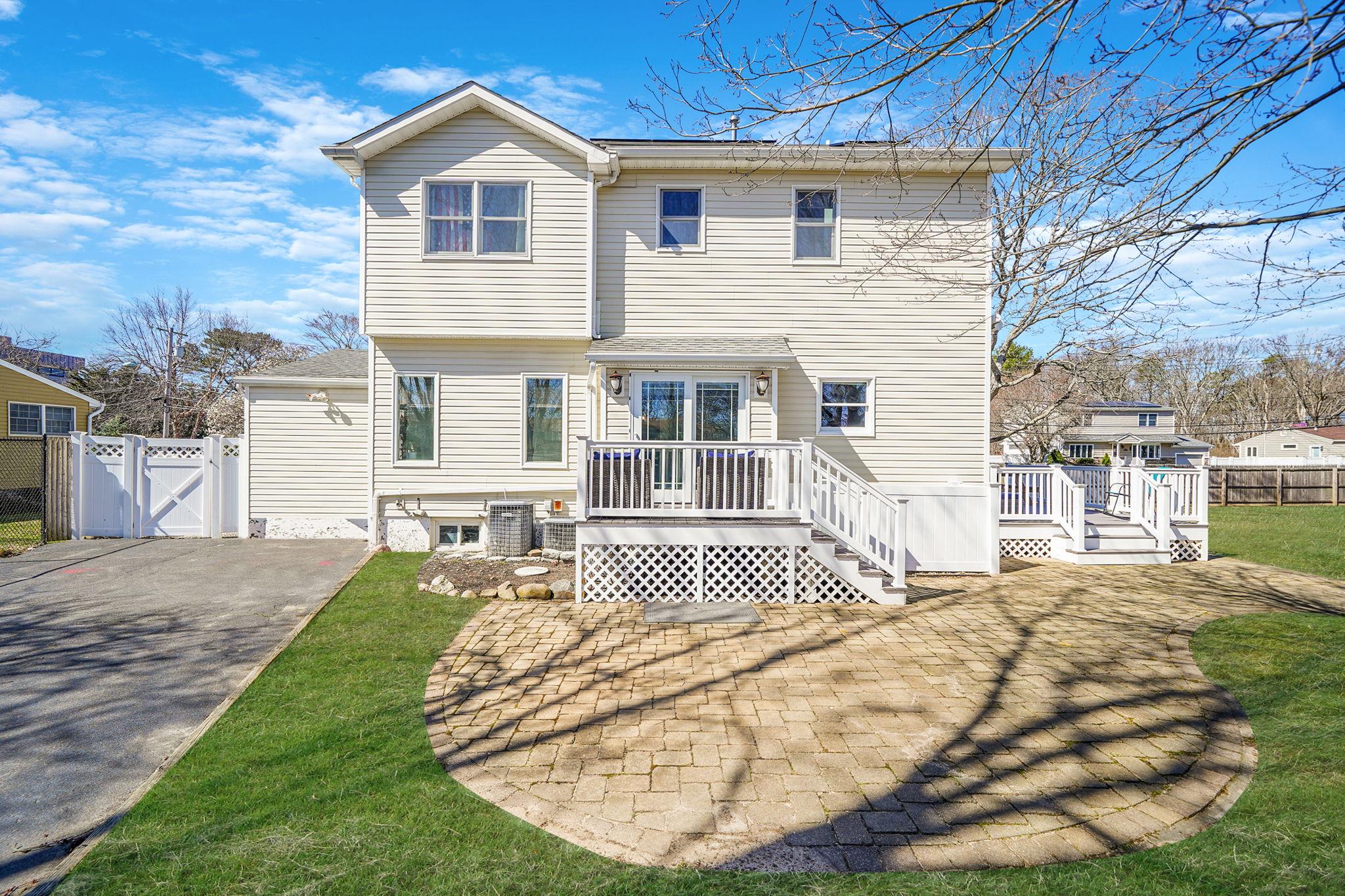 793 Bohemia Parkway, Bohemia, NY 11716