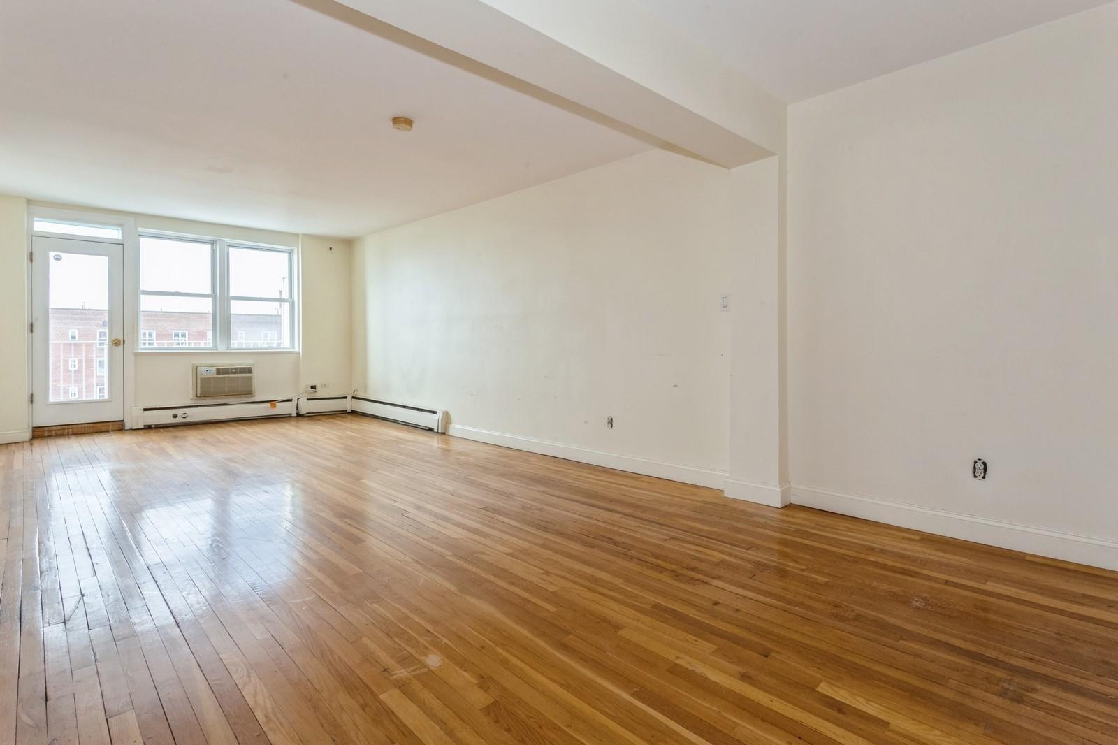 210 E Broadway # 6B, Long Beach, NY 11561