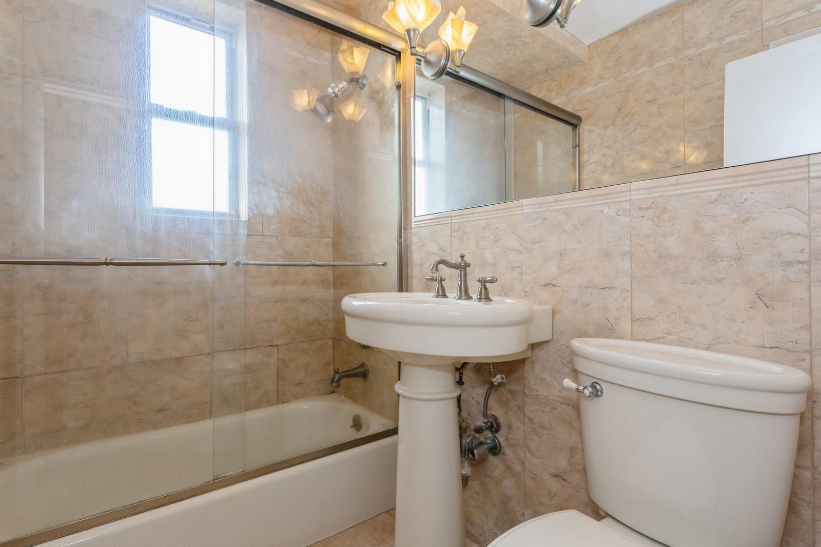 210 E Broadway # 6B, Long Beach, NY 11561