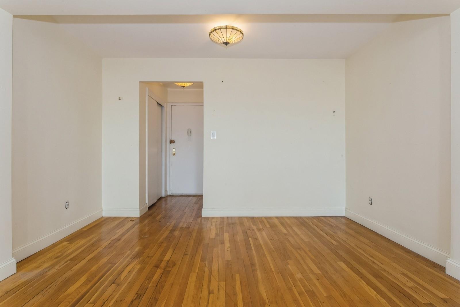 210 E Broadway # 6B, Long Beach, NY 11561