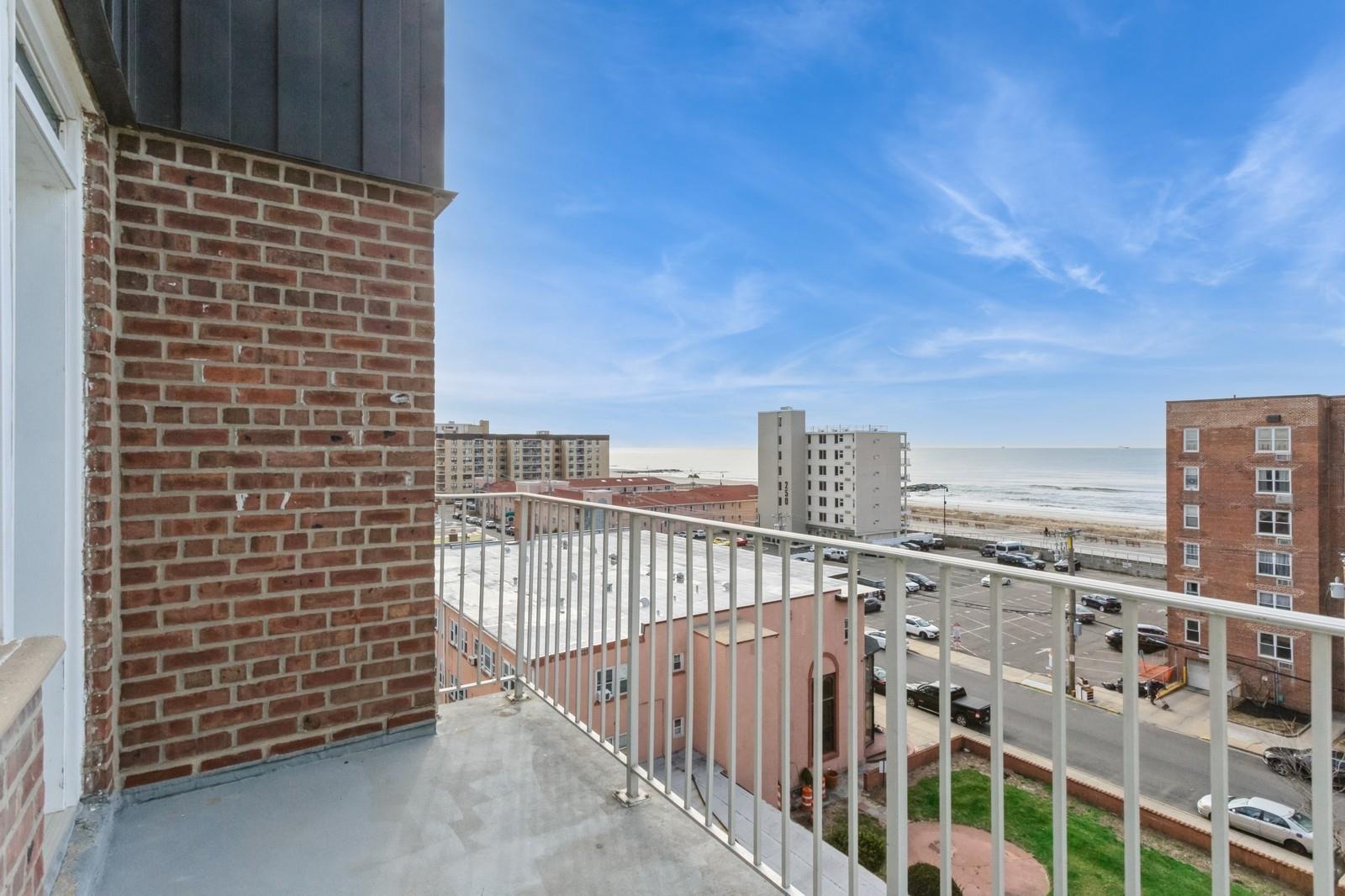 210 E Broadway # 6B, Long Beach, NY 11561