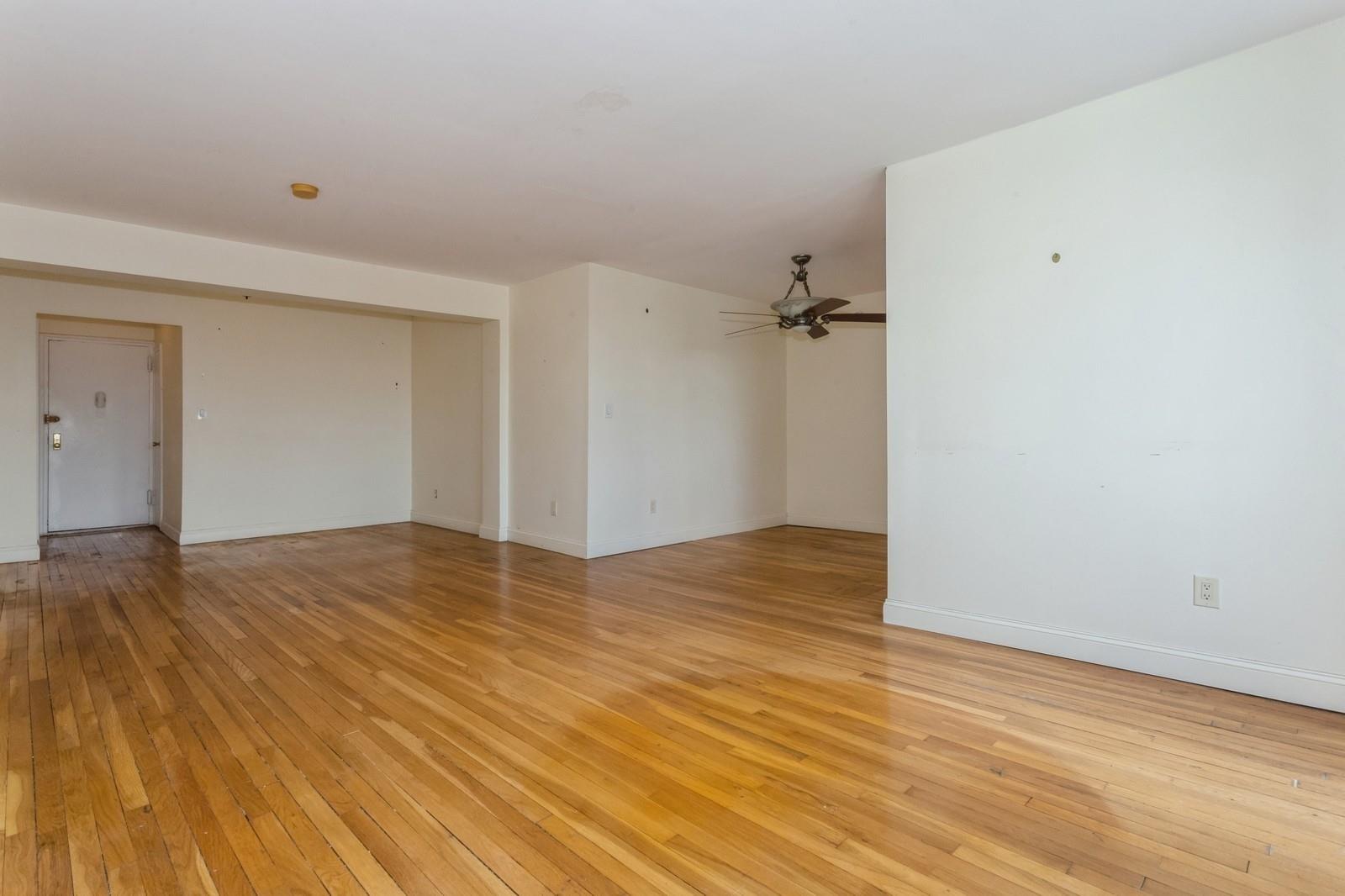 210 E Broadway # 6B, Long Beach, NY 11561