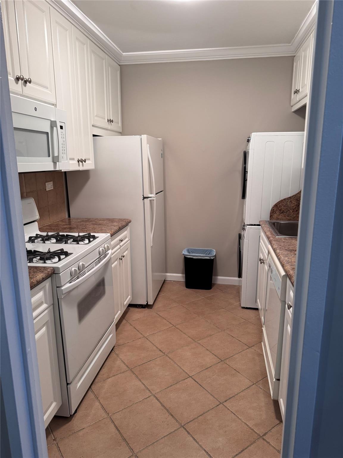 269-10 GRAND CENTRAL PARKWAY # 2C, Floral Park, NY 11005
