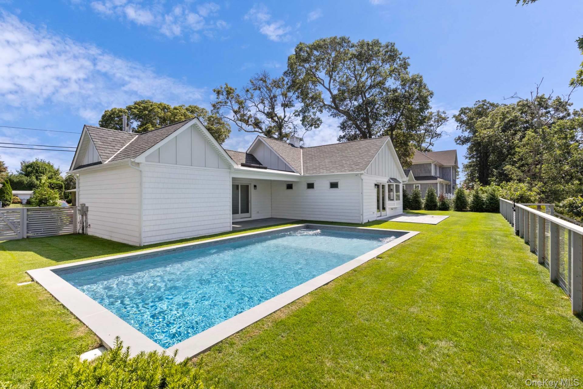 4 Bonita Road, East Quogue, NY 11942