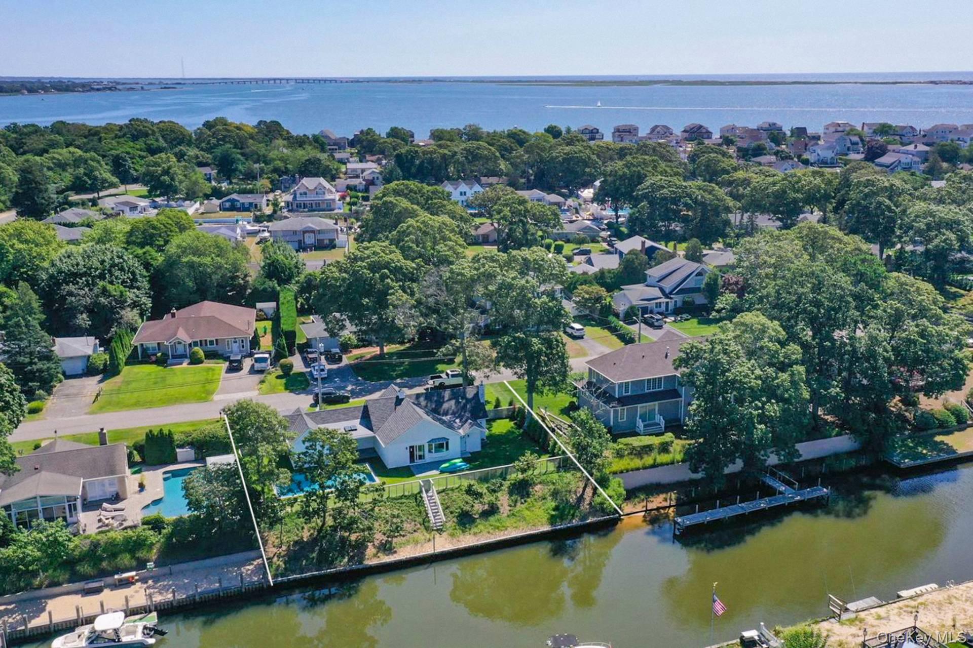 4 Bonita Road, East Quogue, NY 11942