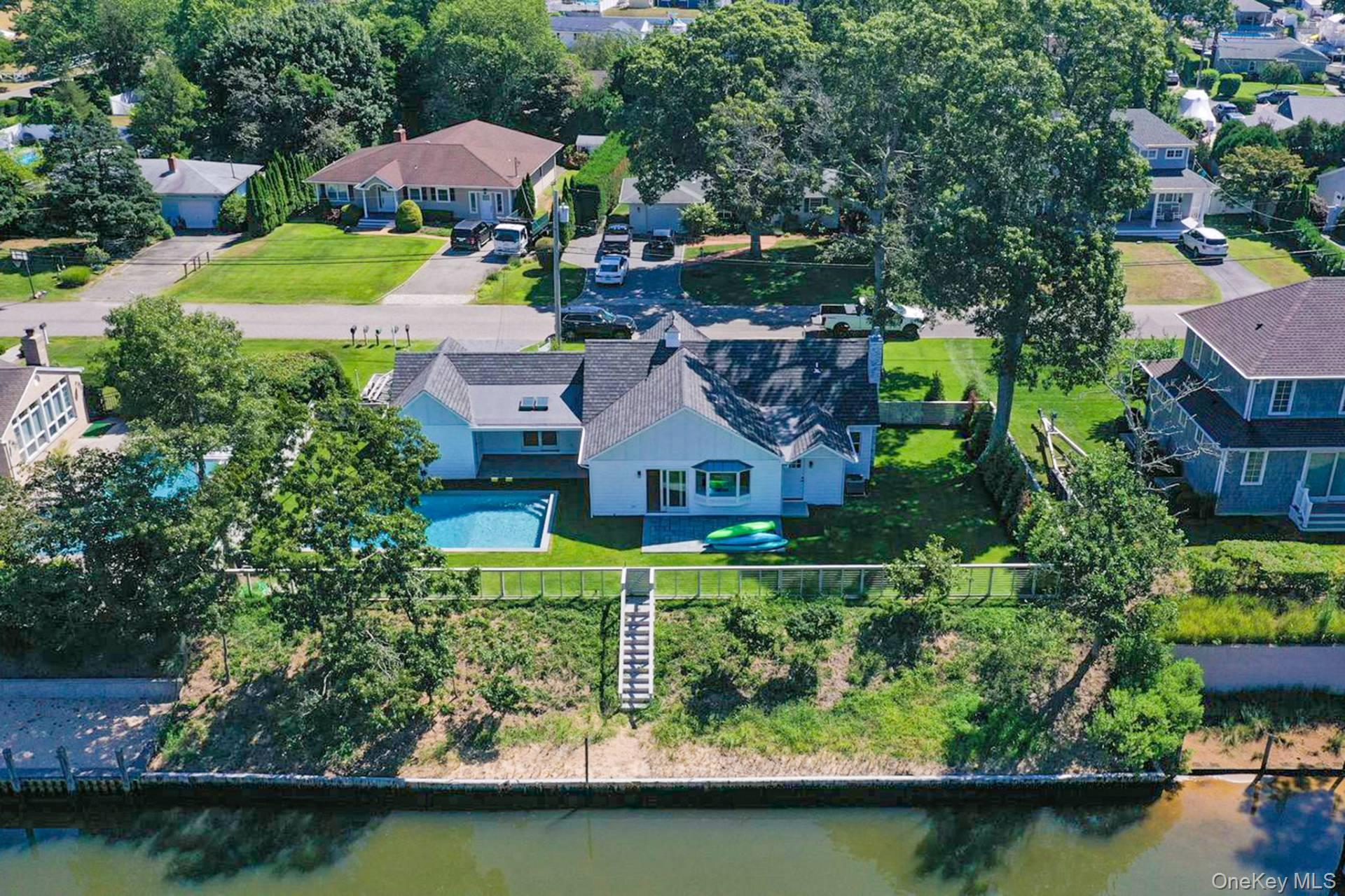 4 Bonita Road, East Quogue, NY 11942