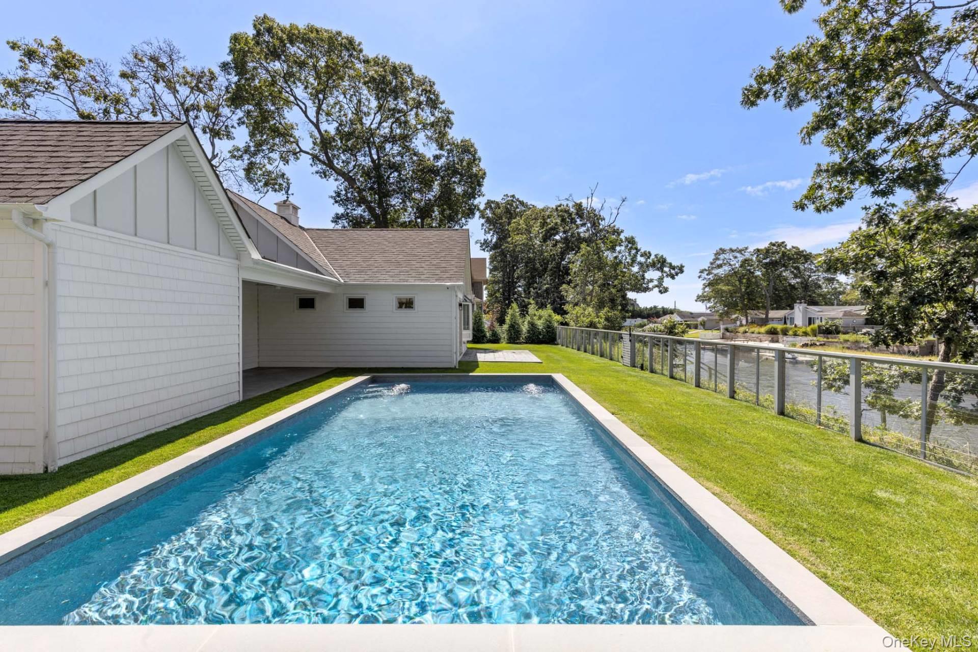 4 Bonita Road, East Quogue, NY 11942